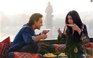 A still from LoveYatri (2018)